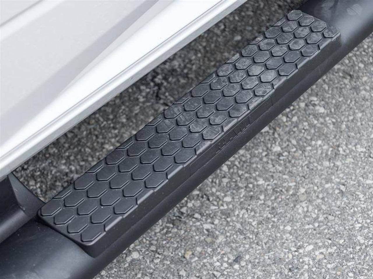 2020 RAM RAM 1500 Classic Crew Cab 4x4 (DS) SLT (140.5 WB 5'7 Box) SWB Photo