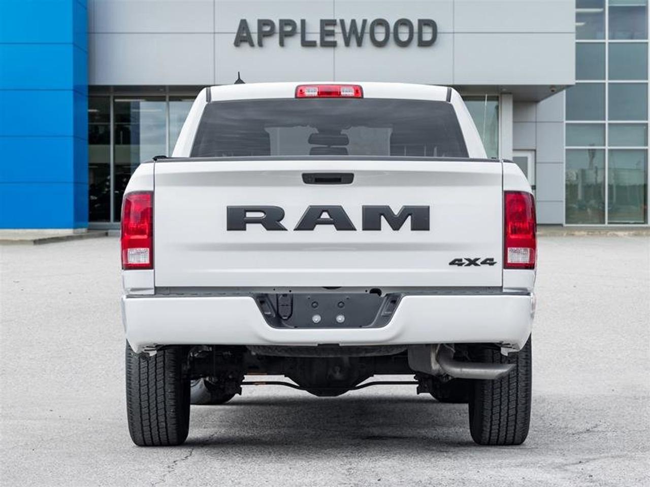 2020 RAM RAM 1500 Classic Crew Cab 4x4 (DS) SLT (140.5 WB 5'7 Box) SWB Photo
