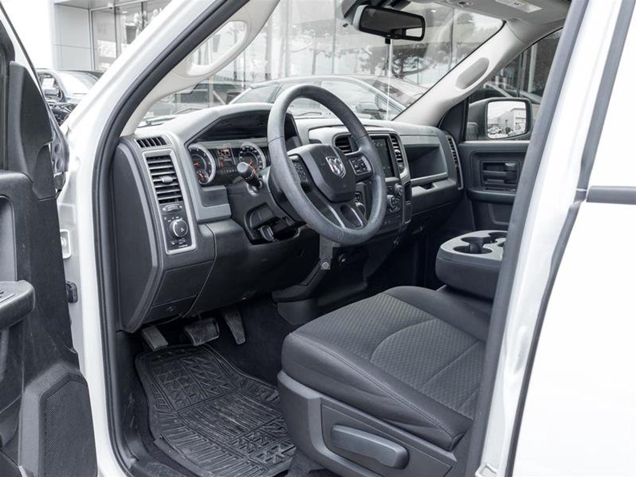 2020 RAM RAM 1500 Classic Crew Cab 4x4 (DS) SLT (140.5 WB 5'7 Box) SWB Photo