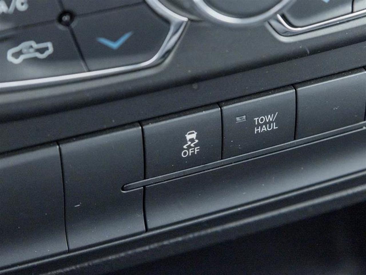 2020 RAM RAM 1500 Classic Crew Cab 4x4 (DS) SLT (140.5 WB 5'7 Box) SWB Photo