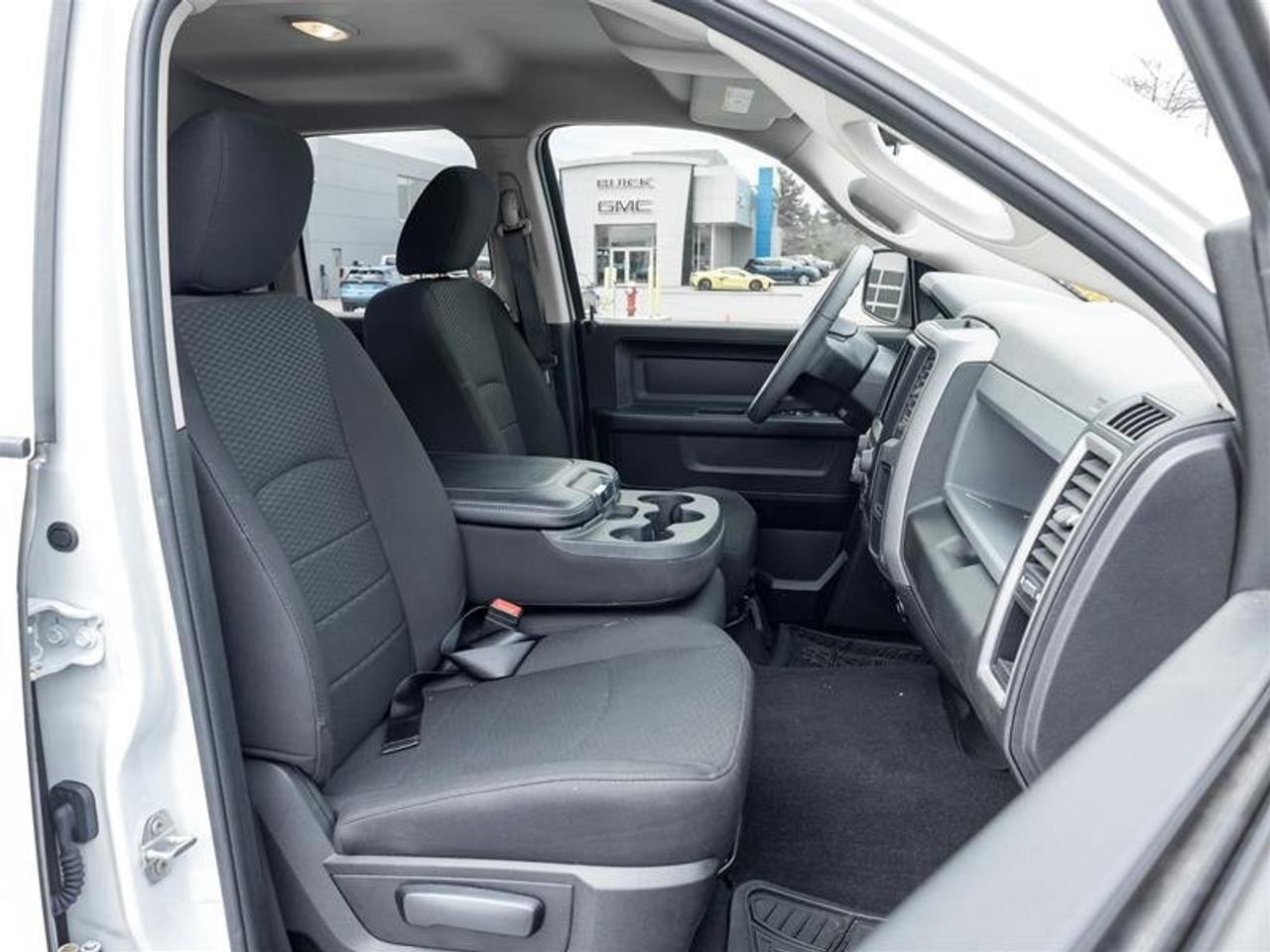 2020 RAM RAM 1500 Classic Crew Cab 4x4 (DS) SLT (140.5 WB 5'7 Box) SWB Photo