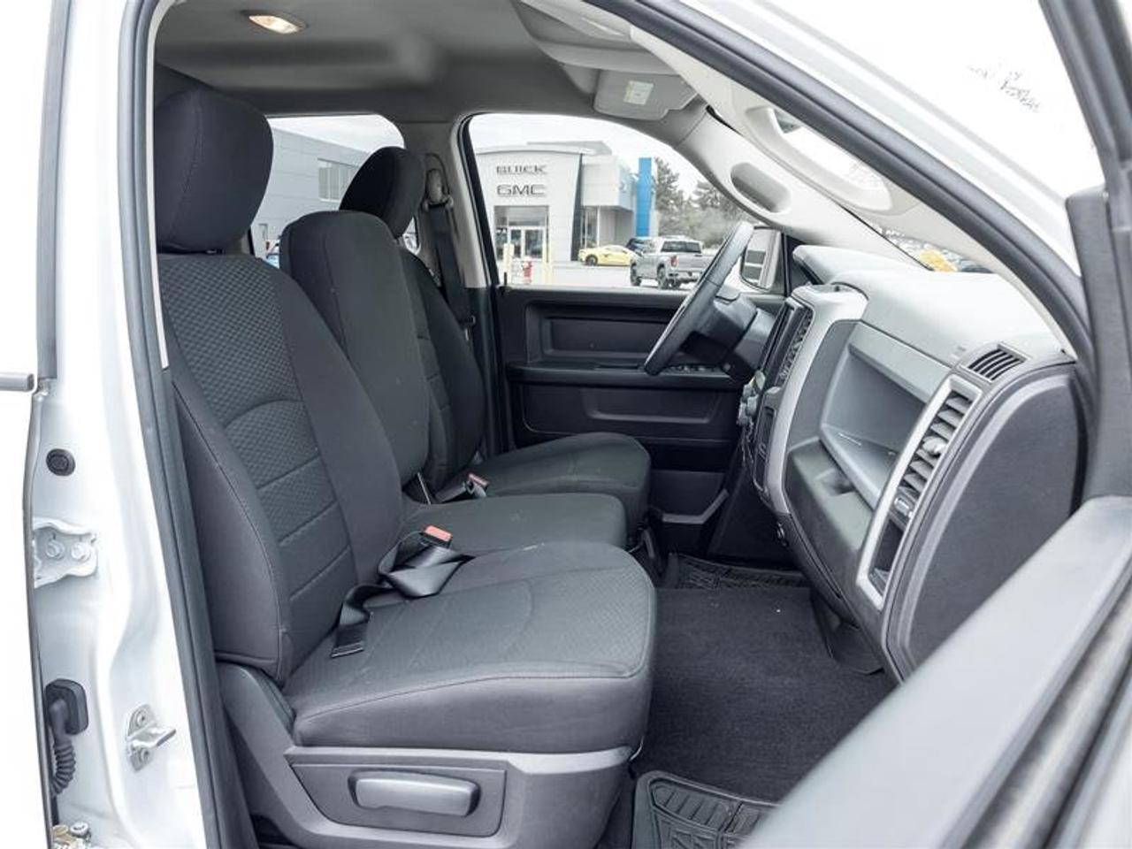 2020 RAM RAM 1500 Classic Crew Cab 4x4 (DS) SLT (140.5 WB 5'7 Box) SWB Photo