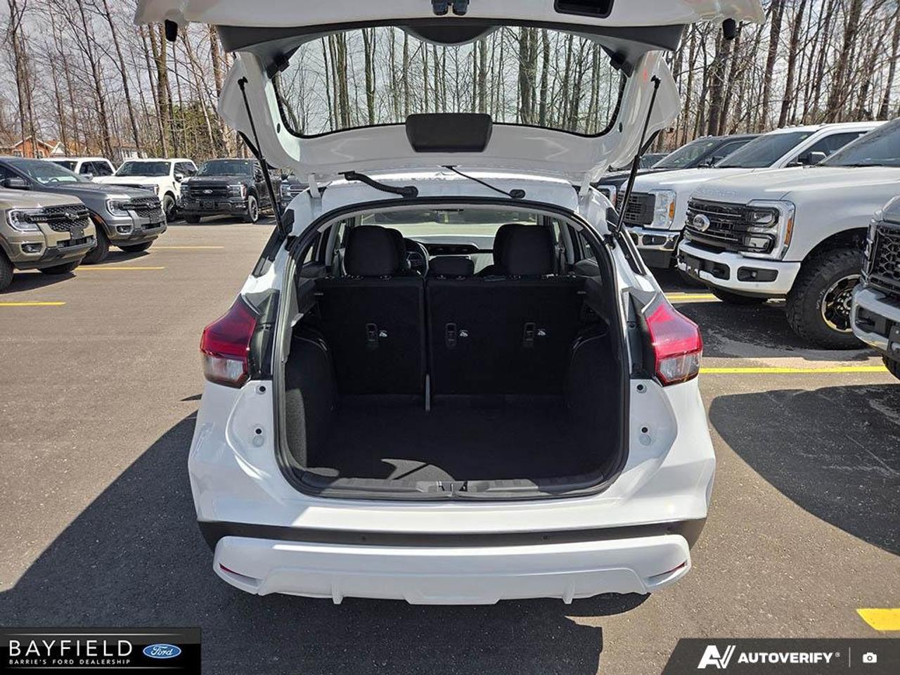 2025 Nissan Kicks Play S Photo