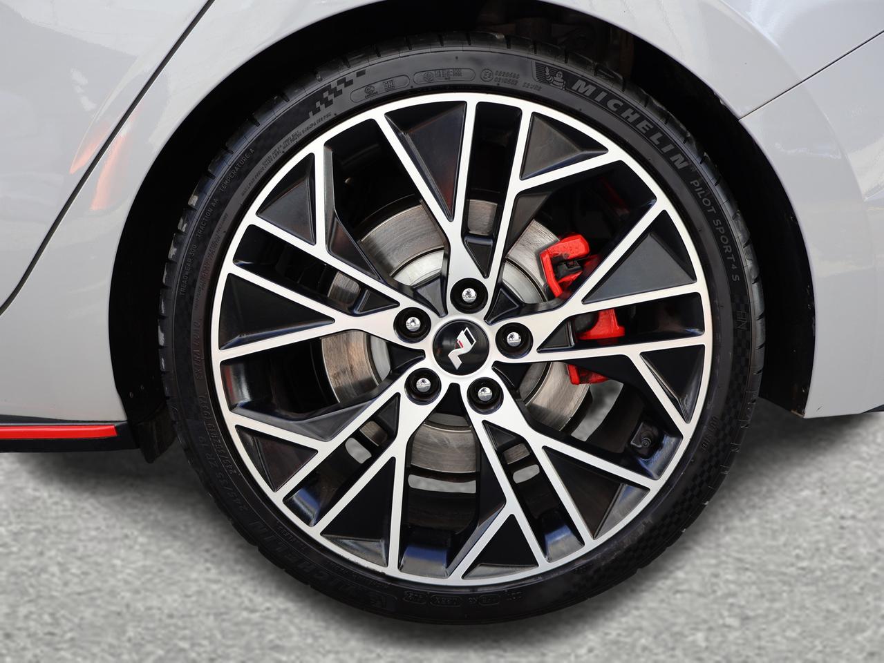 2022 Hyundai Elantra N CERTIFIED *SERVICE RECORDS* CAMERA NAV BLUETOOTH LEATHER HEATED SEATS SUNROOF CRUISE ALLOYS Photo