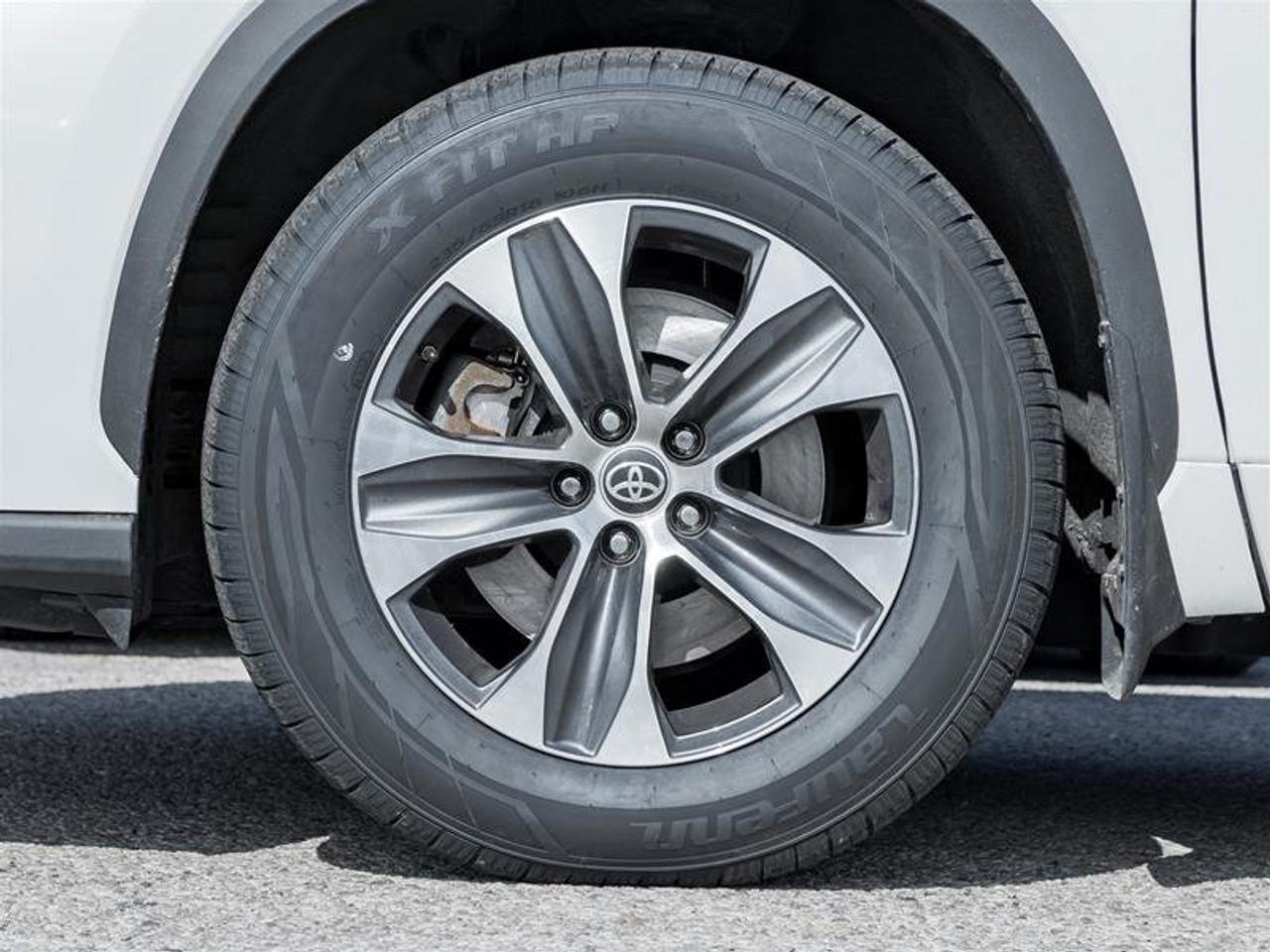 2023 Toyota Highlander XLE AWD Moonroof| Backup Camera| Heated Seats| XLE| AWD Photo