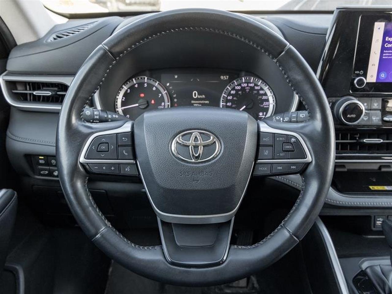 2023 Toyota Highlander XLE AWD Moonroof| Backup Camera| Heated Seats| XLE| AWD Photo