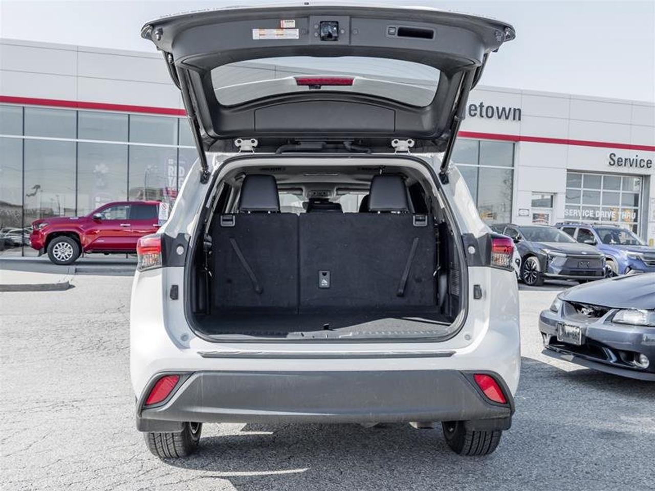 2023 Toyota Highlander XLE AWD Moonroof| Backup Camera| Heated Seats| XLE| AWD Photo
