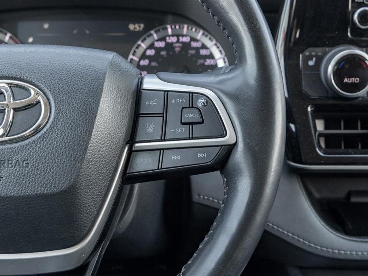 2023 Toyota Highlander XLE AWD Moonroof| Backup Camera| Heated Seats| XLE| AWD Photo