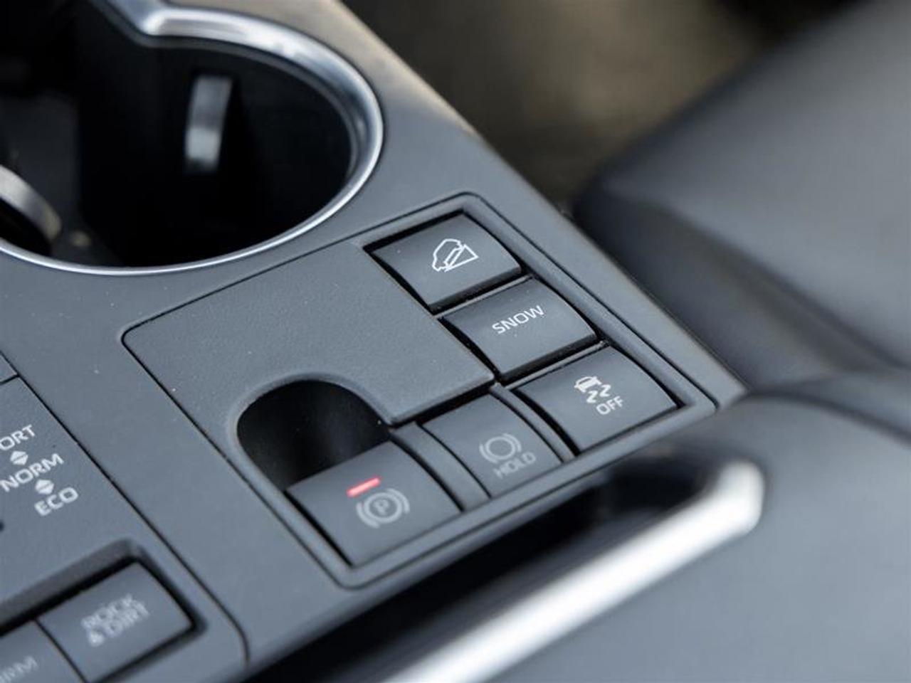 2023 Toyota Highlander XLE AWD Moonroof| Backup Camera| Heated Seats| XLE| AWD Photo