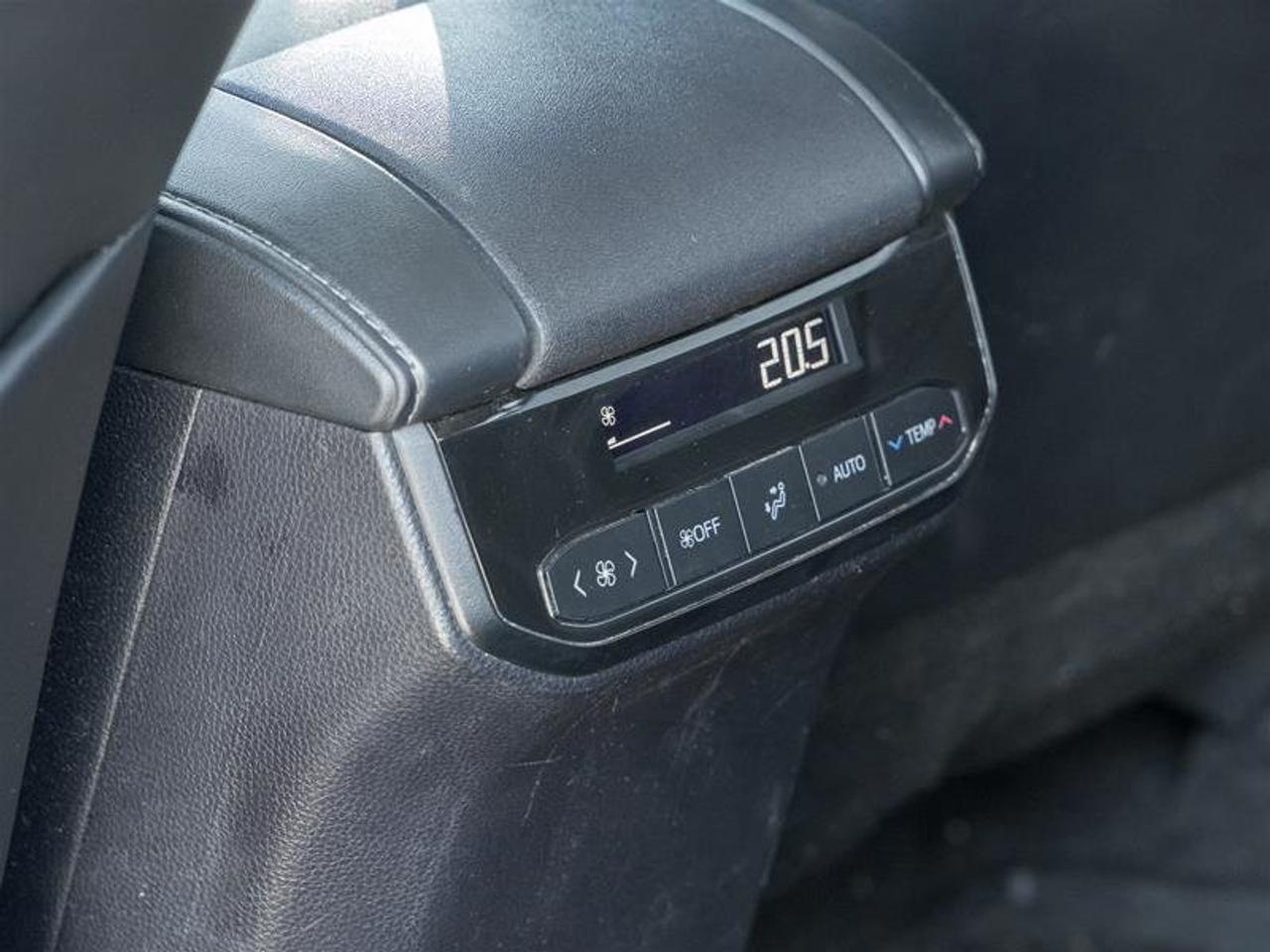 2023 Toyota Highlander XLE AWD Moonroof| Backup Camera| Heated Seats| XLE| AWD Photo