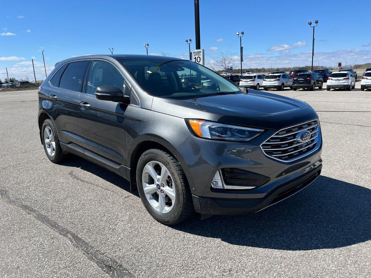 2020 Ford Edge Titanium AWD Photo3