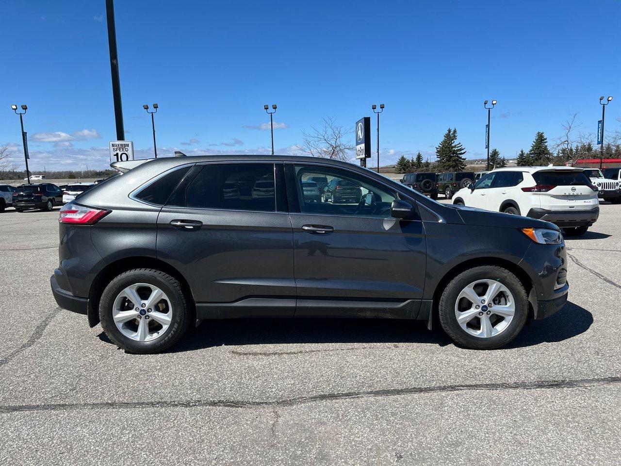 2020 Ford Edge Titanium AWD Photo4