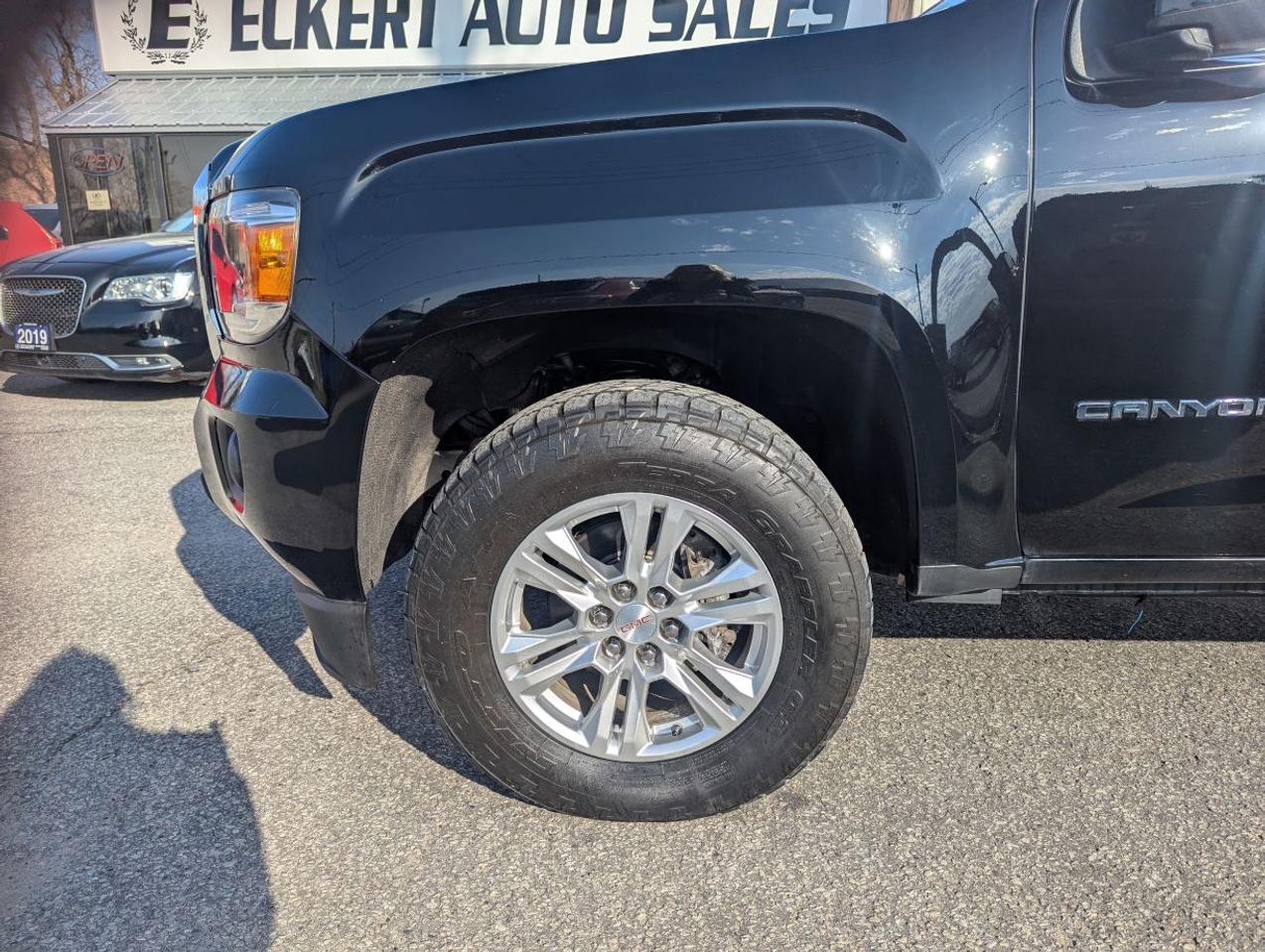 2020 GMC Canyon 4WD SLE WITH A 3.6L V6!! Photo