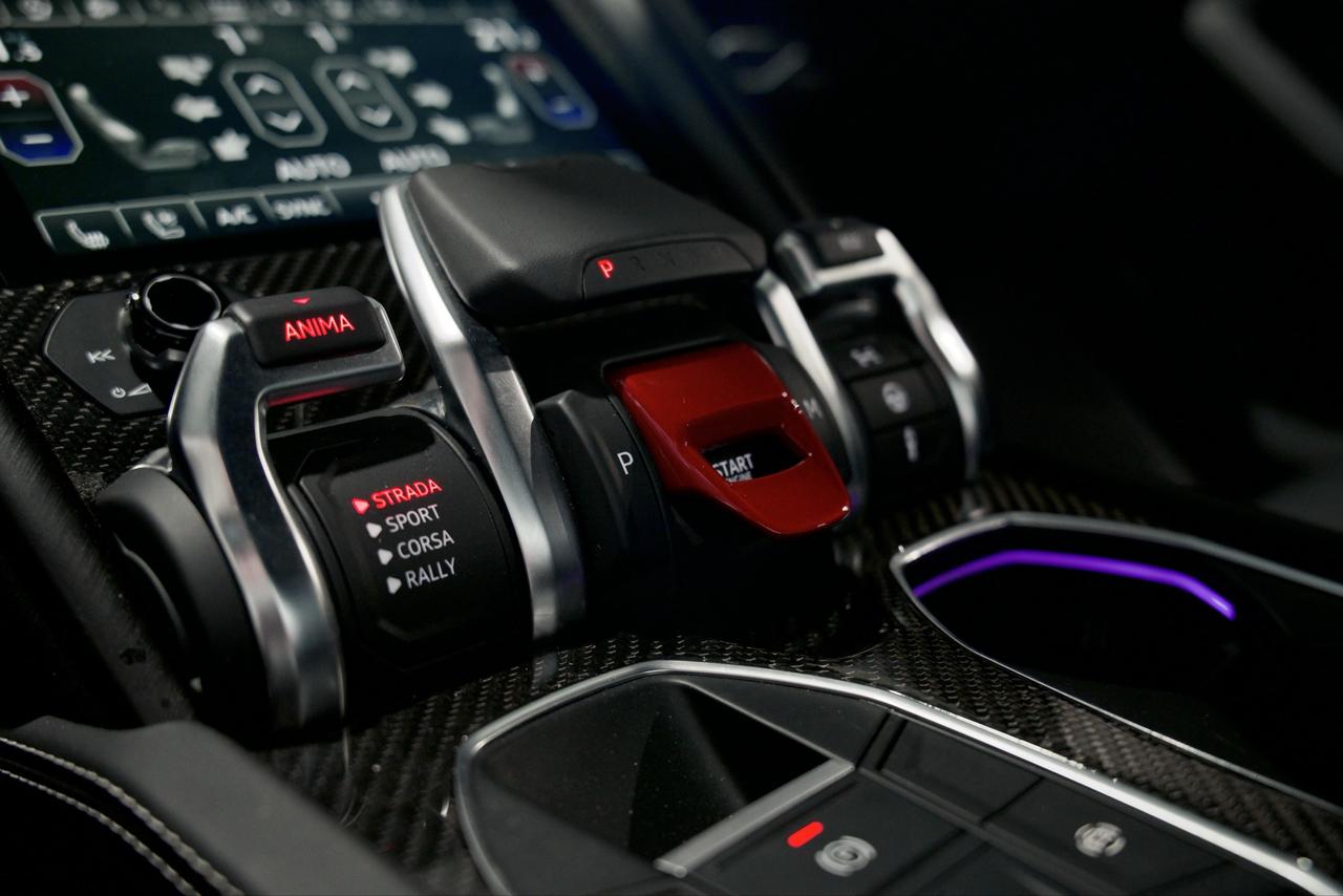 2024 Lamborghini Urus Performante Photo