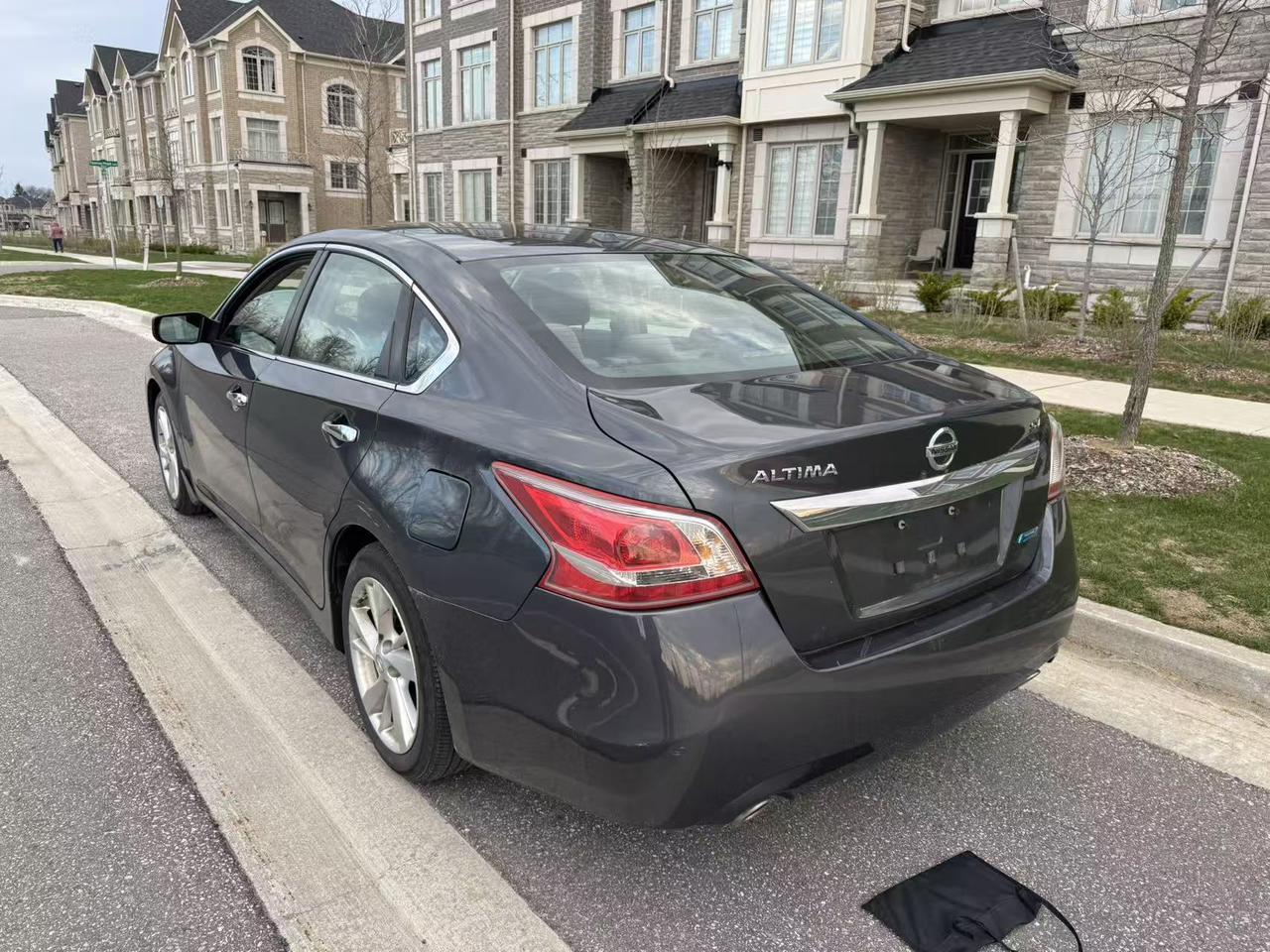 2013 Nissan Altima 4dr Sdn I4 CVT 2.5 SV Photo4