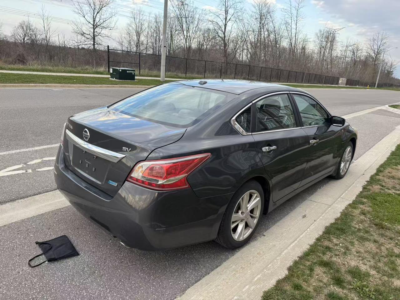 2013 Nissan Altima 4dr Sdn I4 CVT 2.5 SV Photo3