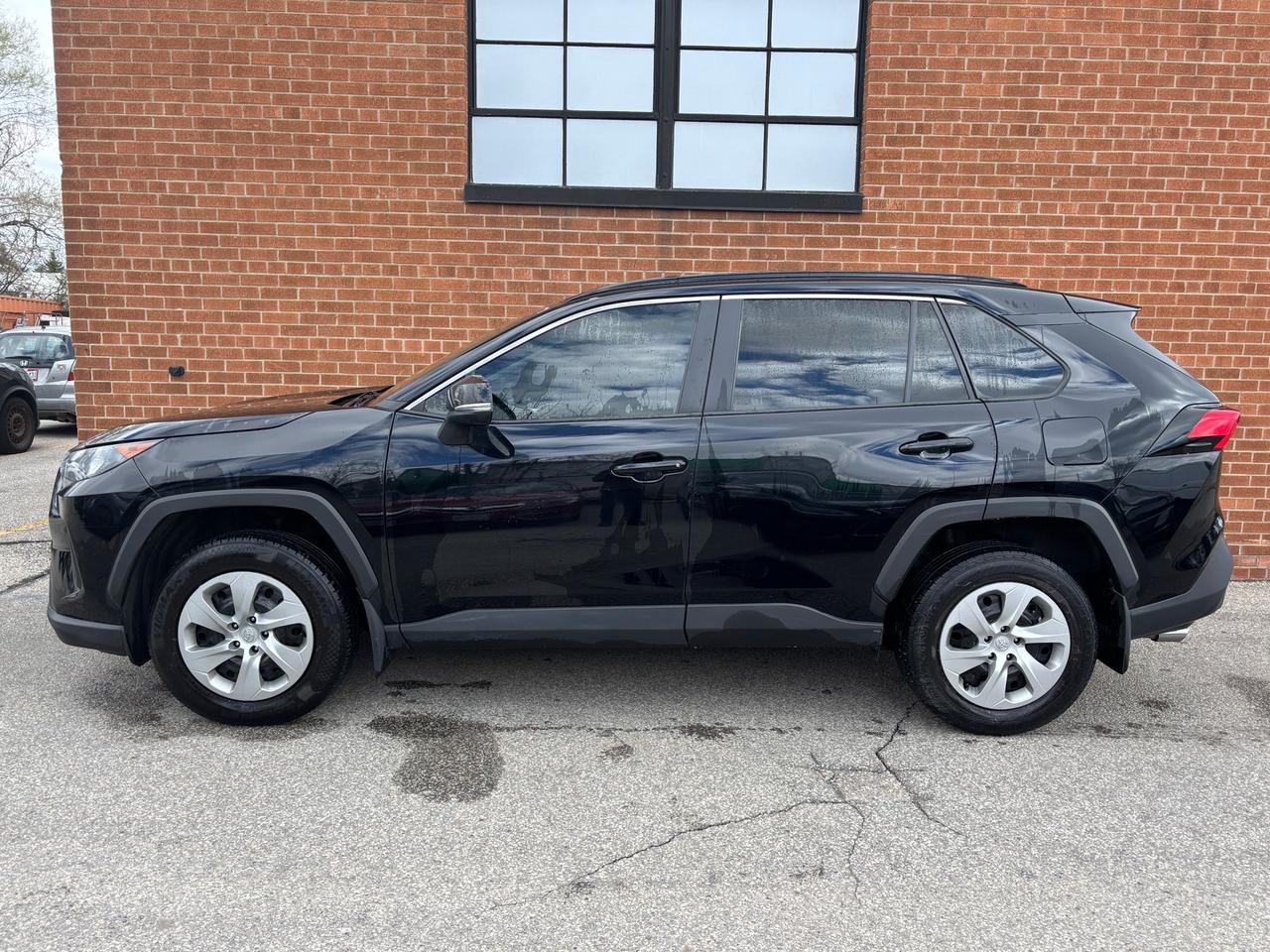 2021 Toyota RAV4 LE FWD Photo2