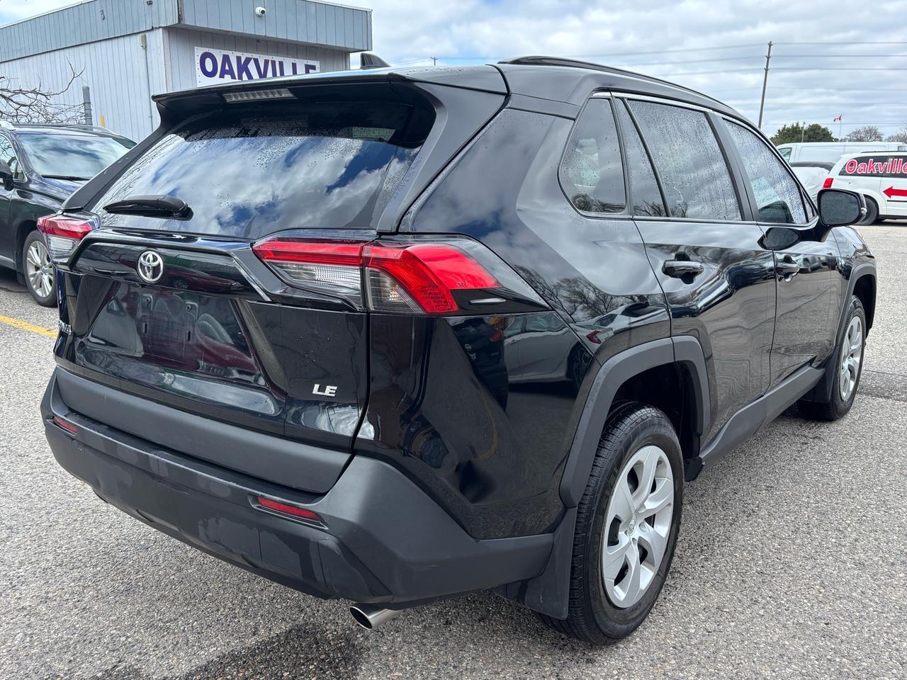 2021 Toyota RAV4 LE FWD Photo