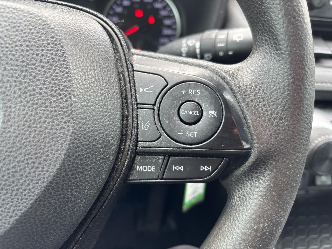 2021 Toyota RAV4 LE FWD Photo