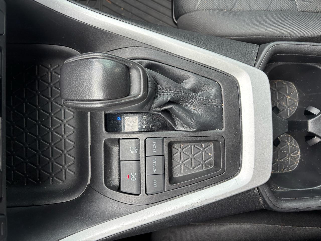 2021 Toyota RAV4 LE FWD Photo