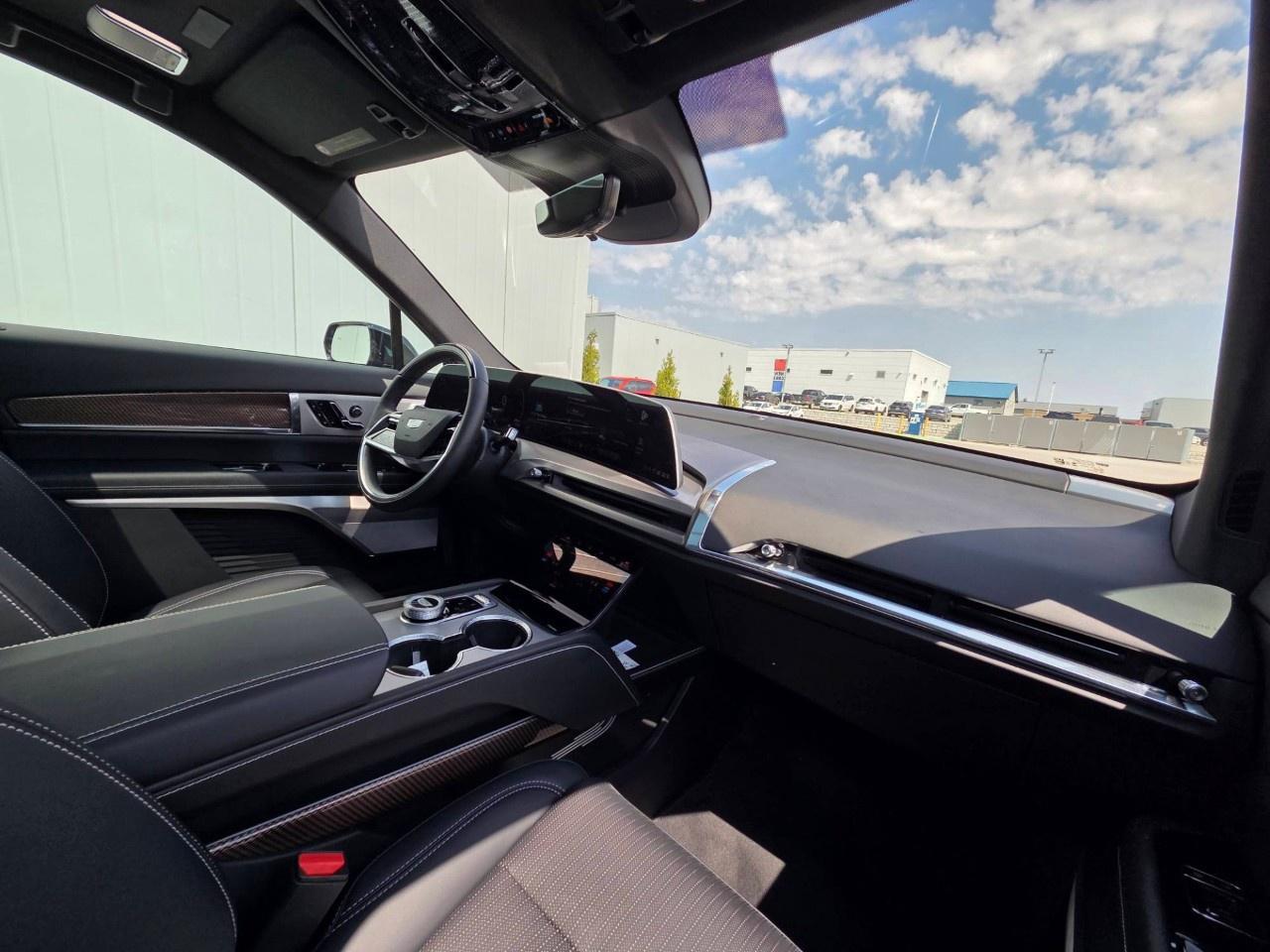 2026 Cadillac VISTIQ AWD 4dr Sport Photo
