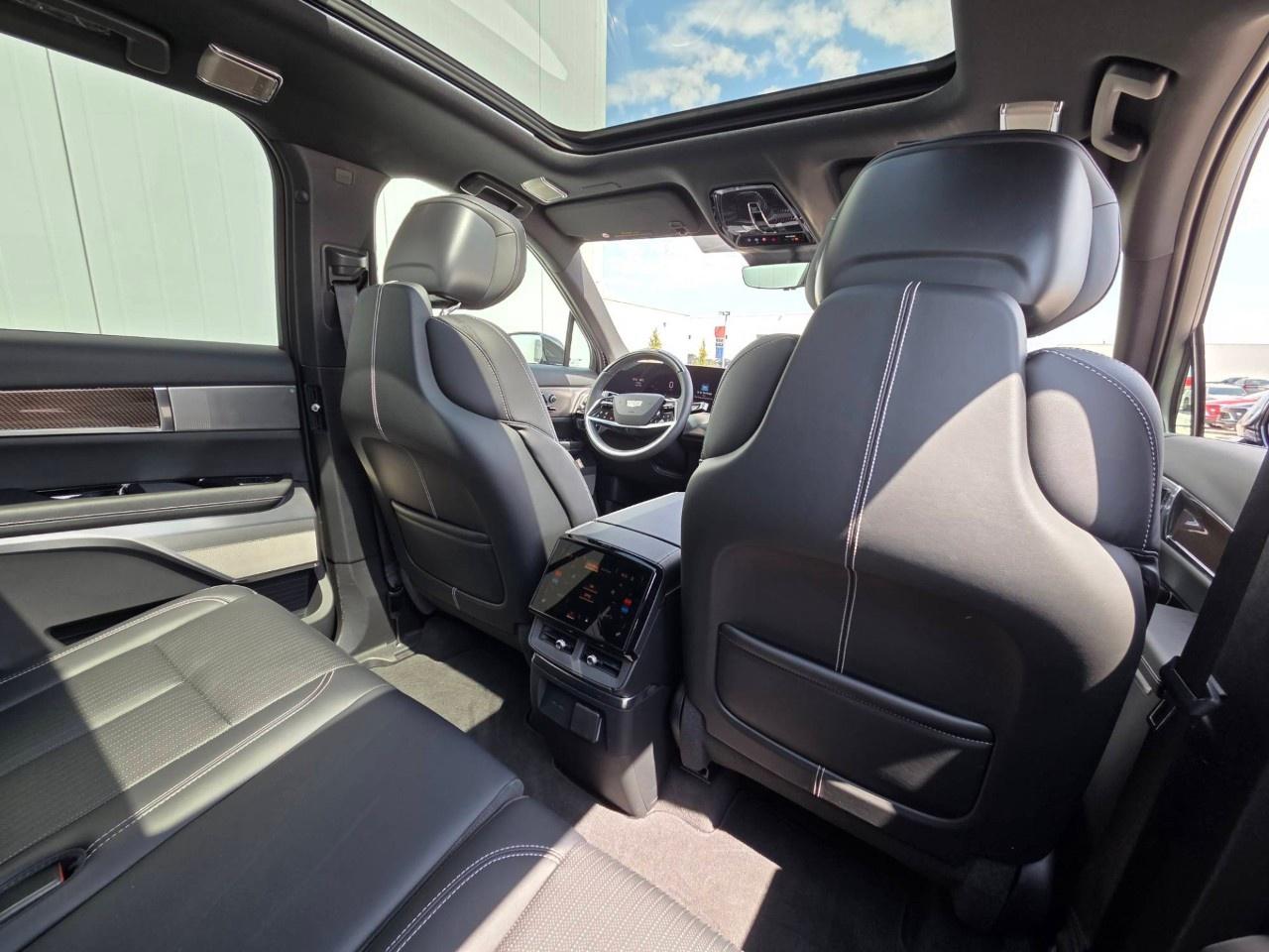 2026 Cadillac VISTIQ AWD 4dr Sport Photo
