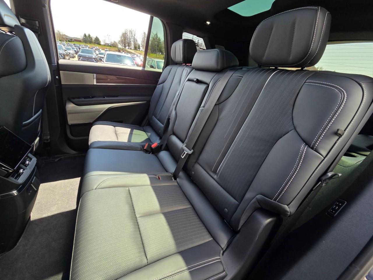 2026 Cadillac VISTIQ AWD 4dr Sport Photo