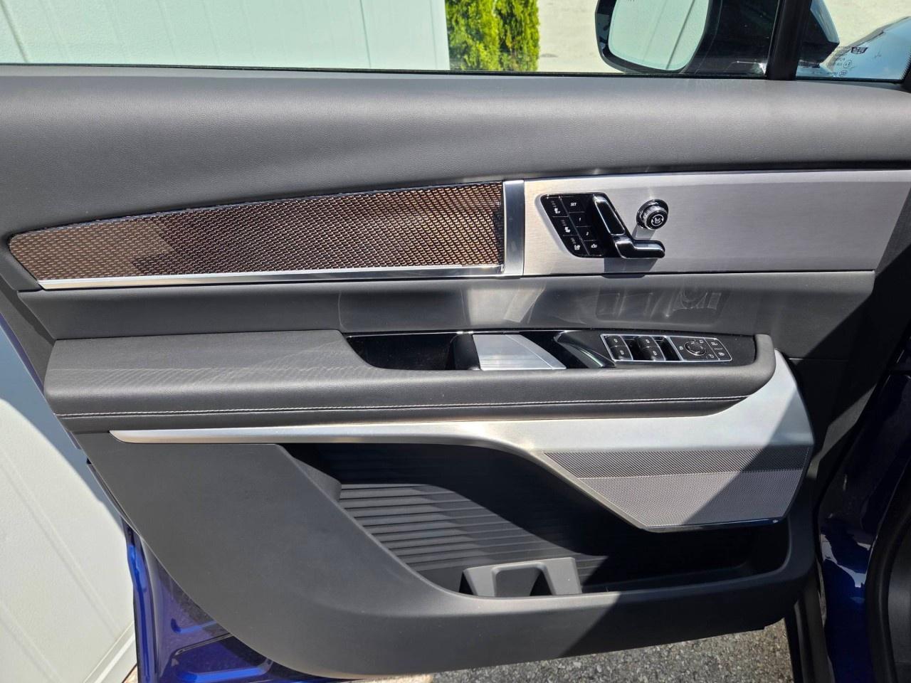 2026 Cadillac VISTIQ AWD 4dr Sport Photo