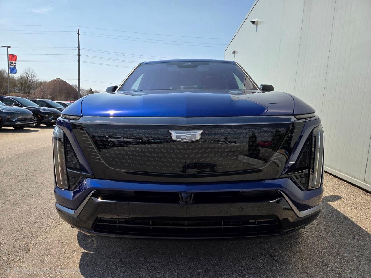 2026 Cadillac VISTIQ AWD 4dr Sport Photo2