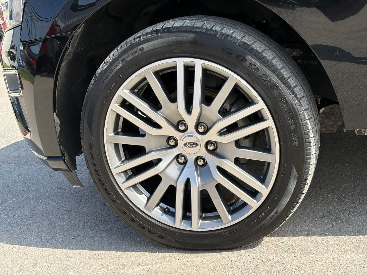 2022 Ford Expedition Platinum Max 4X4 Photo