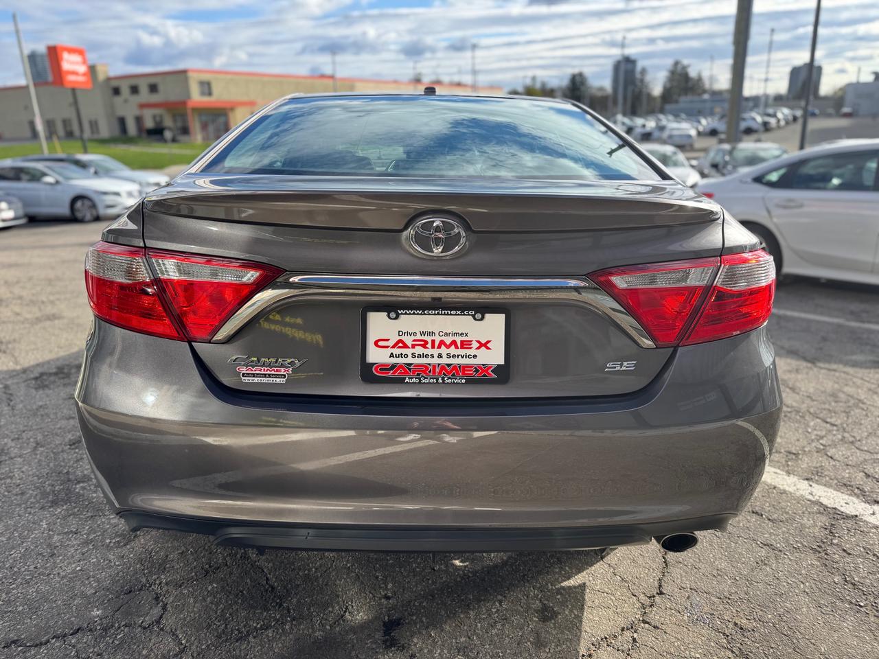 2015 Toyota Camry SE LOW KMS | FLORIDA CAR | EXCELLENT UNDERCARRIAGE Photo3