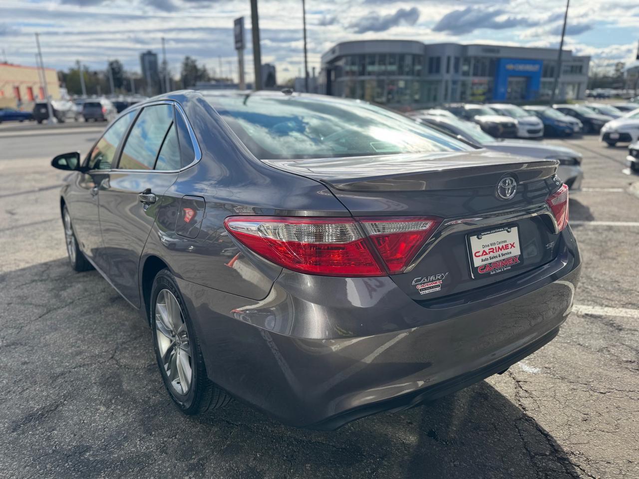 2015 Toyota Camry SE LOW KMS | FLORIDA CAR | EXCELLENT UNDERCARRIAGE Photo2