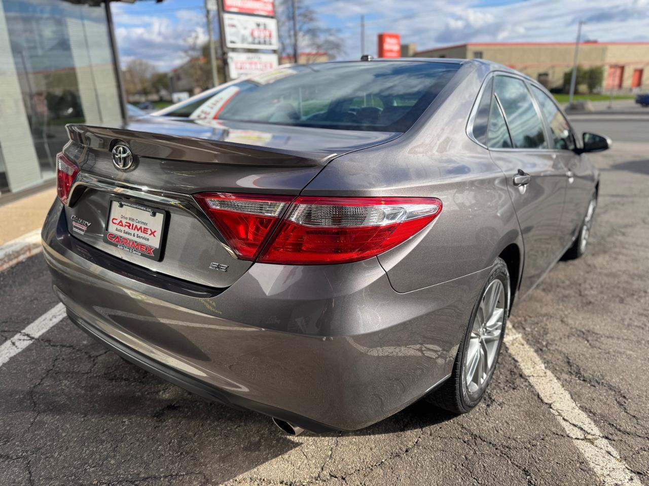 2015 Toyota Camry SE LOW KMS | FLORIDA CAR | EXCELLENT UNDERCARRIAGE Photo4