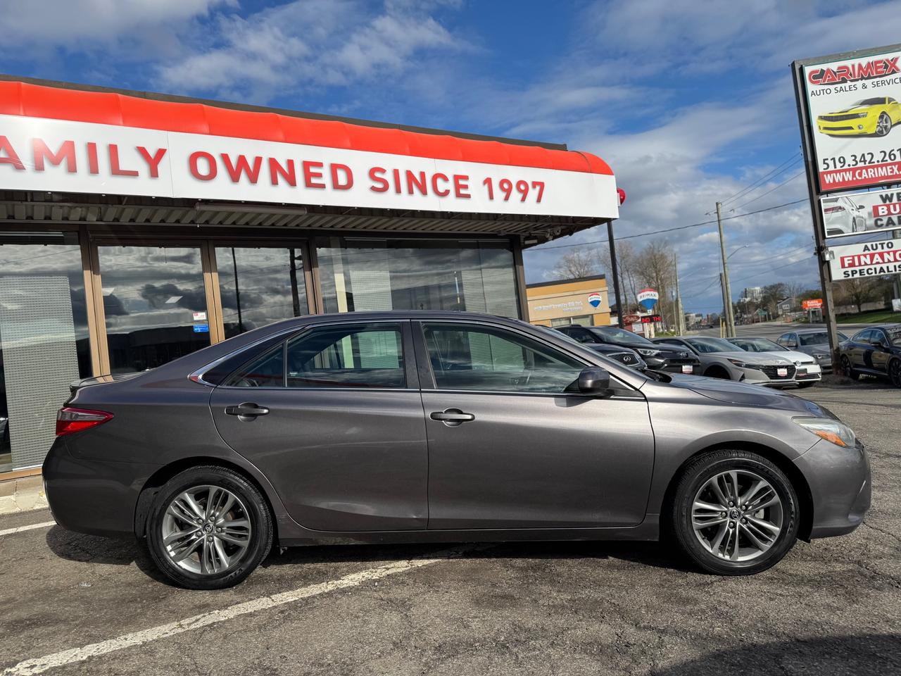 2015 Toyota Camry SE LOW KMS | FLORIDA CAR | EXCELLENT UNDERCARRIAGE Photo