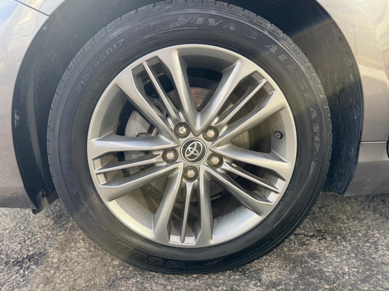 2015 Toyota Camry SE LOW KMS | FLORIDA CAR | EXCELLENT UNDERCARRIAGE Photo
