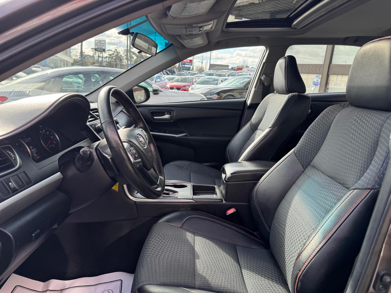 2015 Toyota Camry SE LOW KMS | FLORIDA CAR | EXCELLENT UNDERCARRIAGE Photo