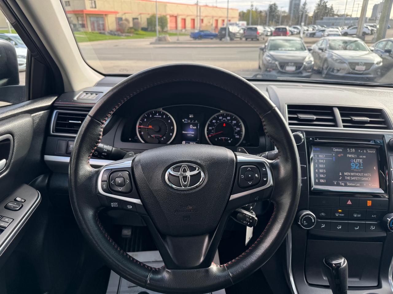 2015 Toyota Camry SE LOW KMS | FLORIDA CAR | EXCELLENT UNDERCARRIAGE Photo