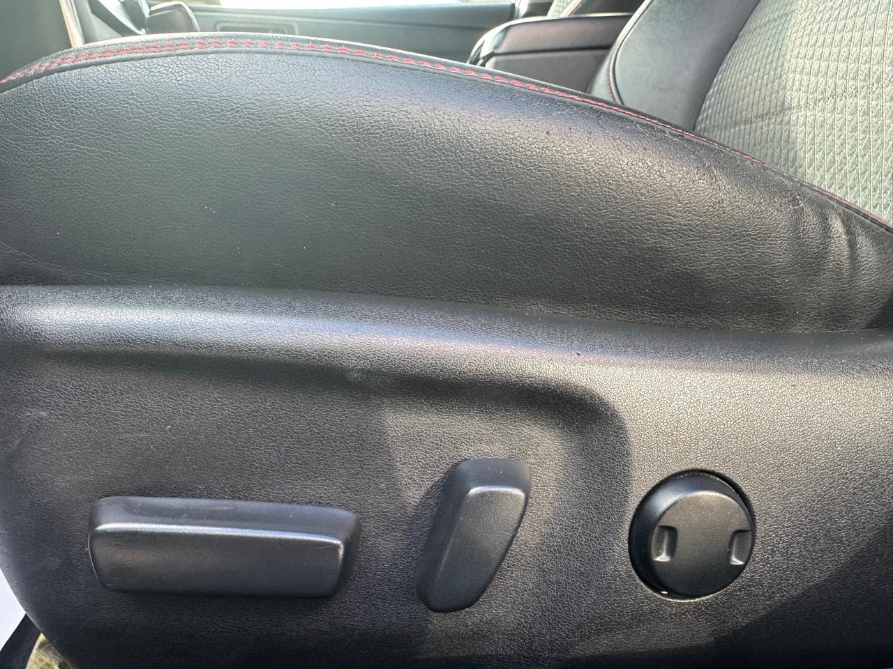 2015 Toyota Camry SE LOW KMS | FLORIDA CAR | EXCELLENT UNDERCARRIAGE Photo