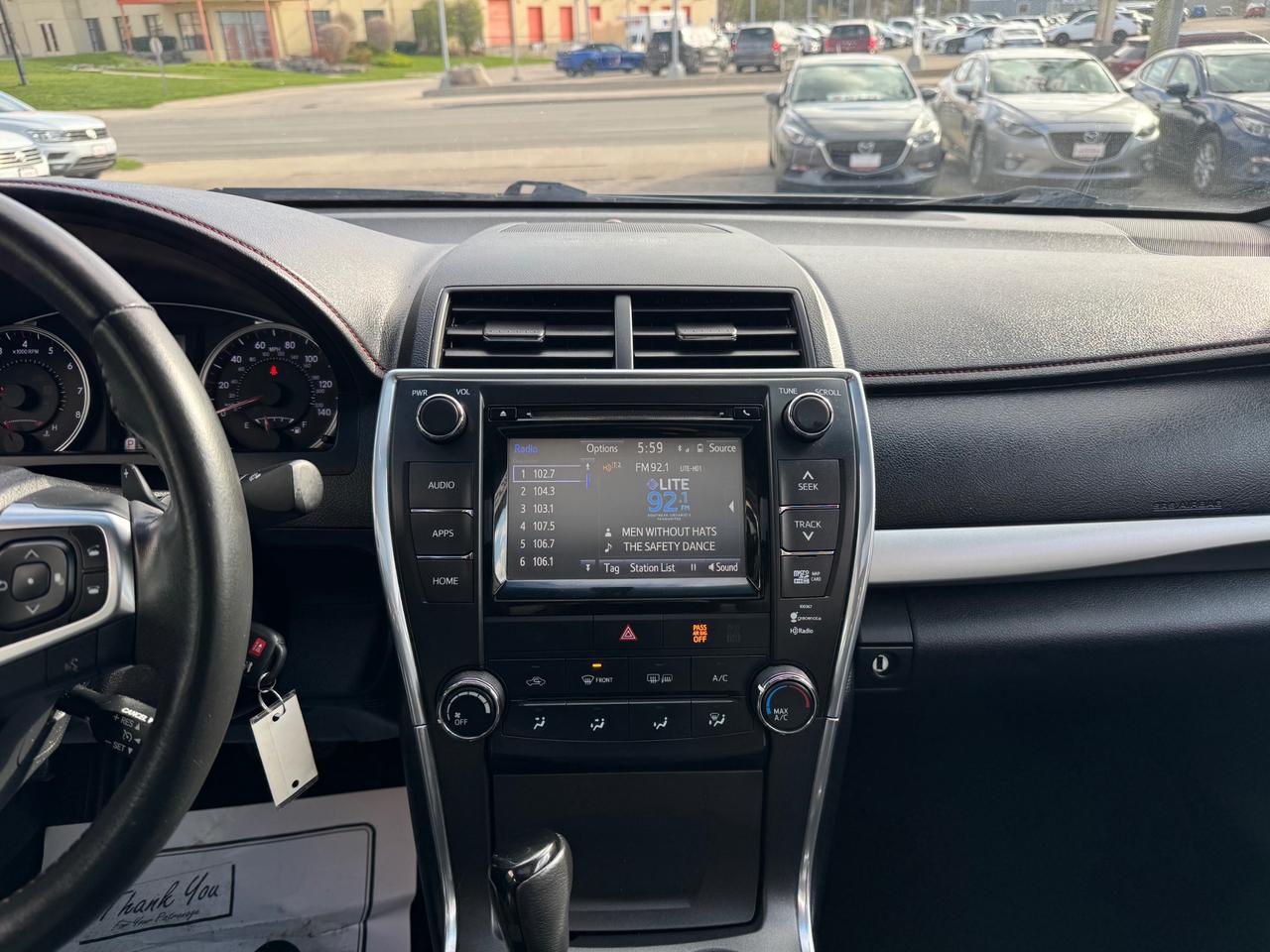 2015 Toyota Camry SE LOW KMS | FLORIDA CAR | EXCELLENT UNDERCARRIAGE Photo