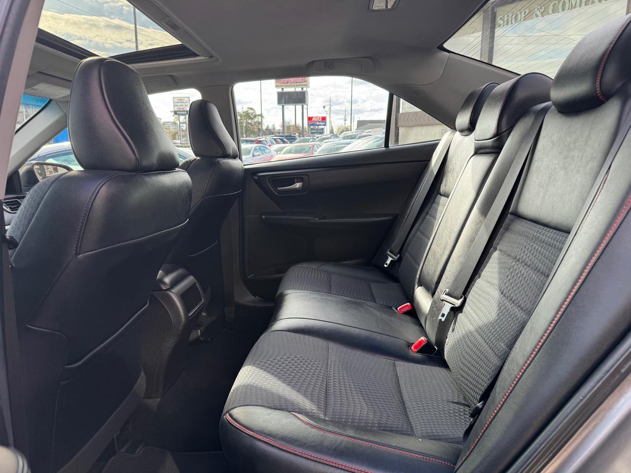 2015 Toyota Camry SE LOW KMS | FLORIDA CAR | EXCELLENT UNDERCARRIAGE Photo