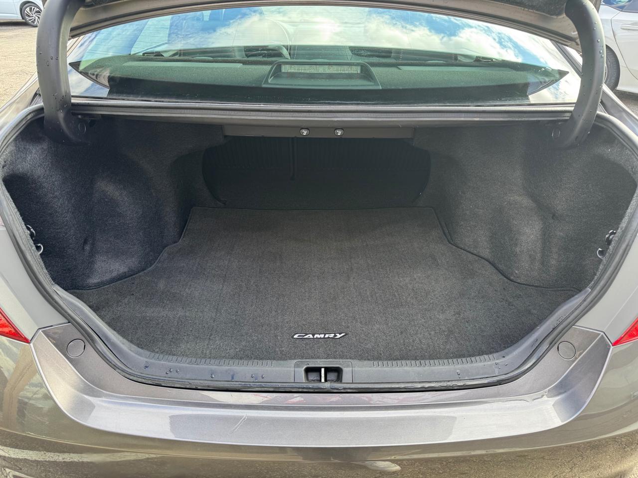 2015 Toyota Camry SE LOW KMS | FLORIDA CAR | EXCELLENT UNDERCARRIAGE Photo