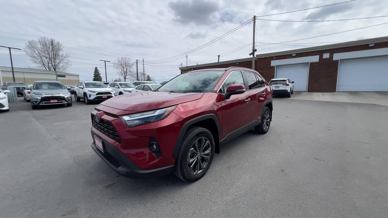2023 Toyota RAV4 XLE PREMIUM AWD | HTD LEATHER | SUNROOF | CARPLAY Photo