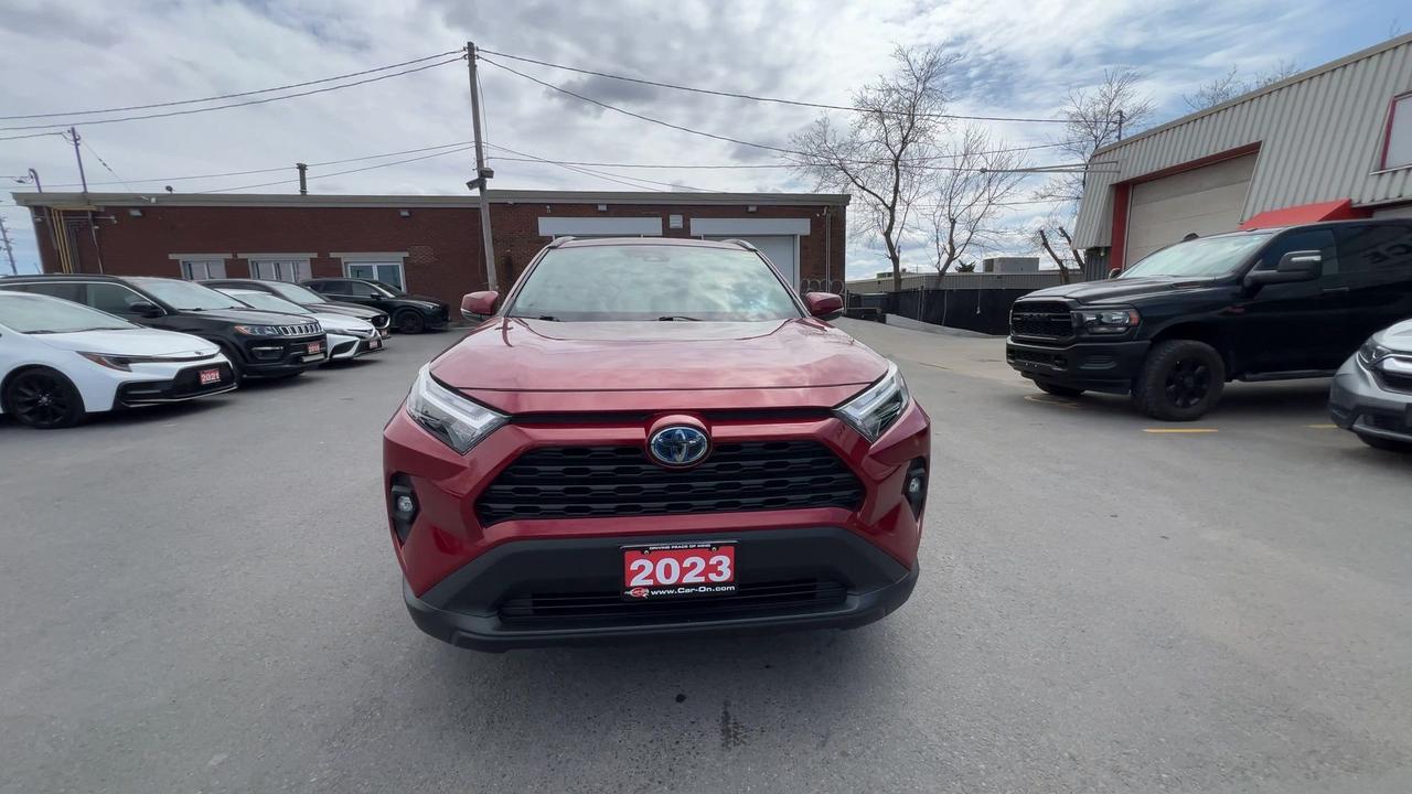 2023 Toyota RAV4 XLE PREMIUM AWD | HTD LEATHER | SUNROOF | CARPLAY Photo2