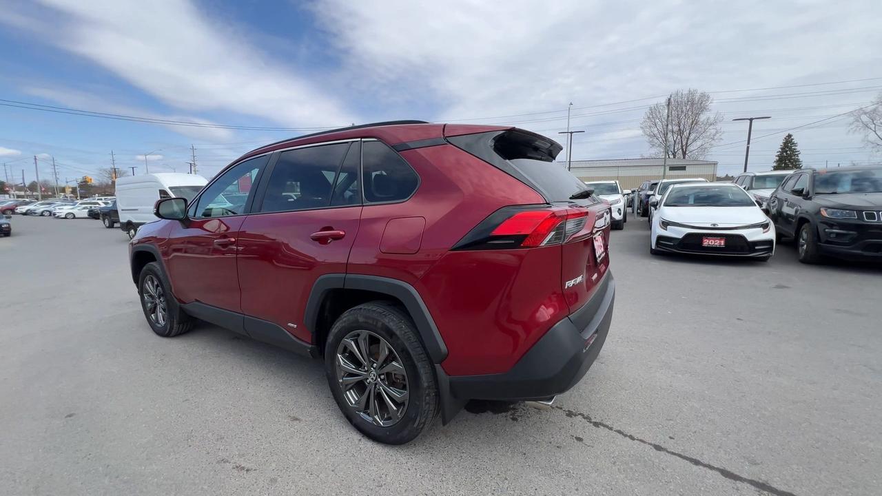 2023 Toyota RAV4 XLE PREMIUM AWD | HTD LEATHER | SUNROOF | CARPLAY Photo