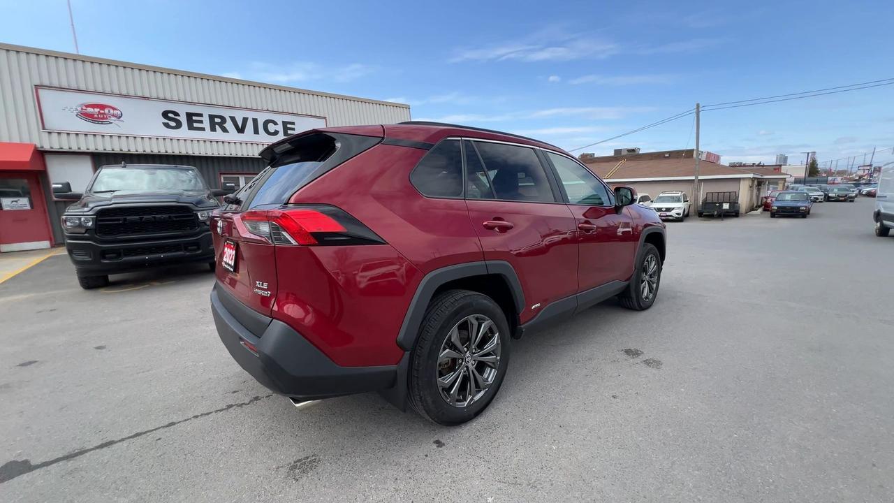 2023 Toyota RAV4 XLE PREMIUM AWD | HTD LEATHER | SUNROOF | CARPLAY Photo