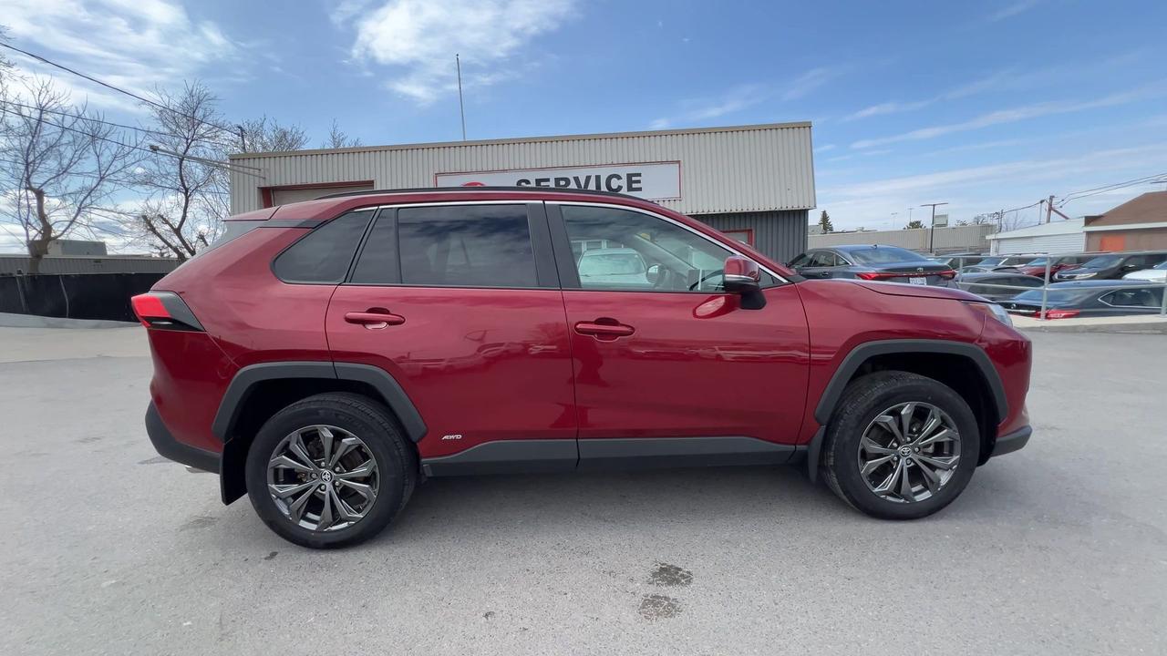 2023 Toyota RAV4 XLE PREMIUM AWD | HTD LEATHER | SUNROOF | CARPLAY Photo