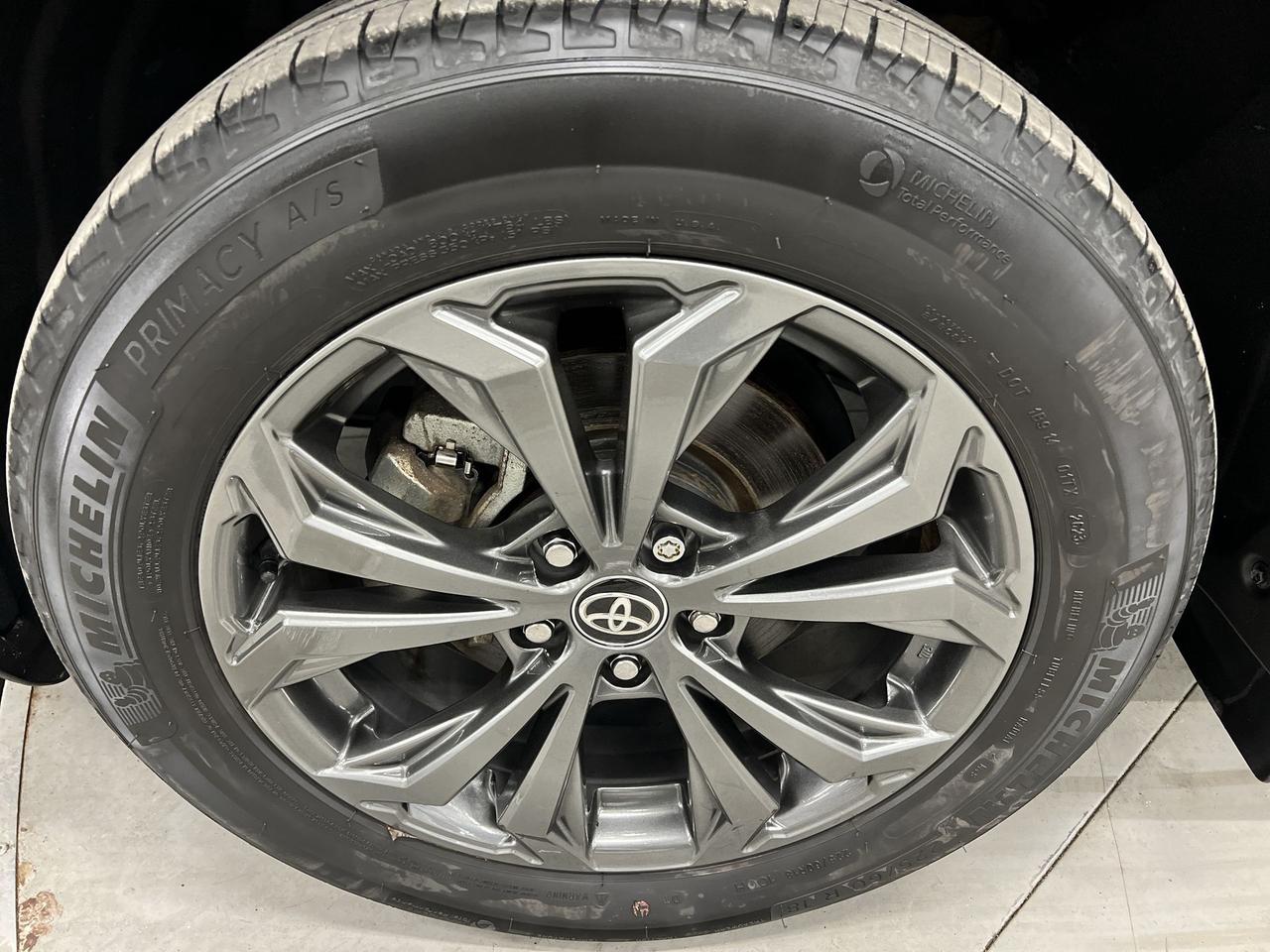 2023 Toyota RAV4 XLE PREMIUM AWD | HTD LEATHER | SUNROOF | CARPLAY Photo