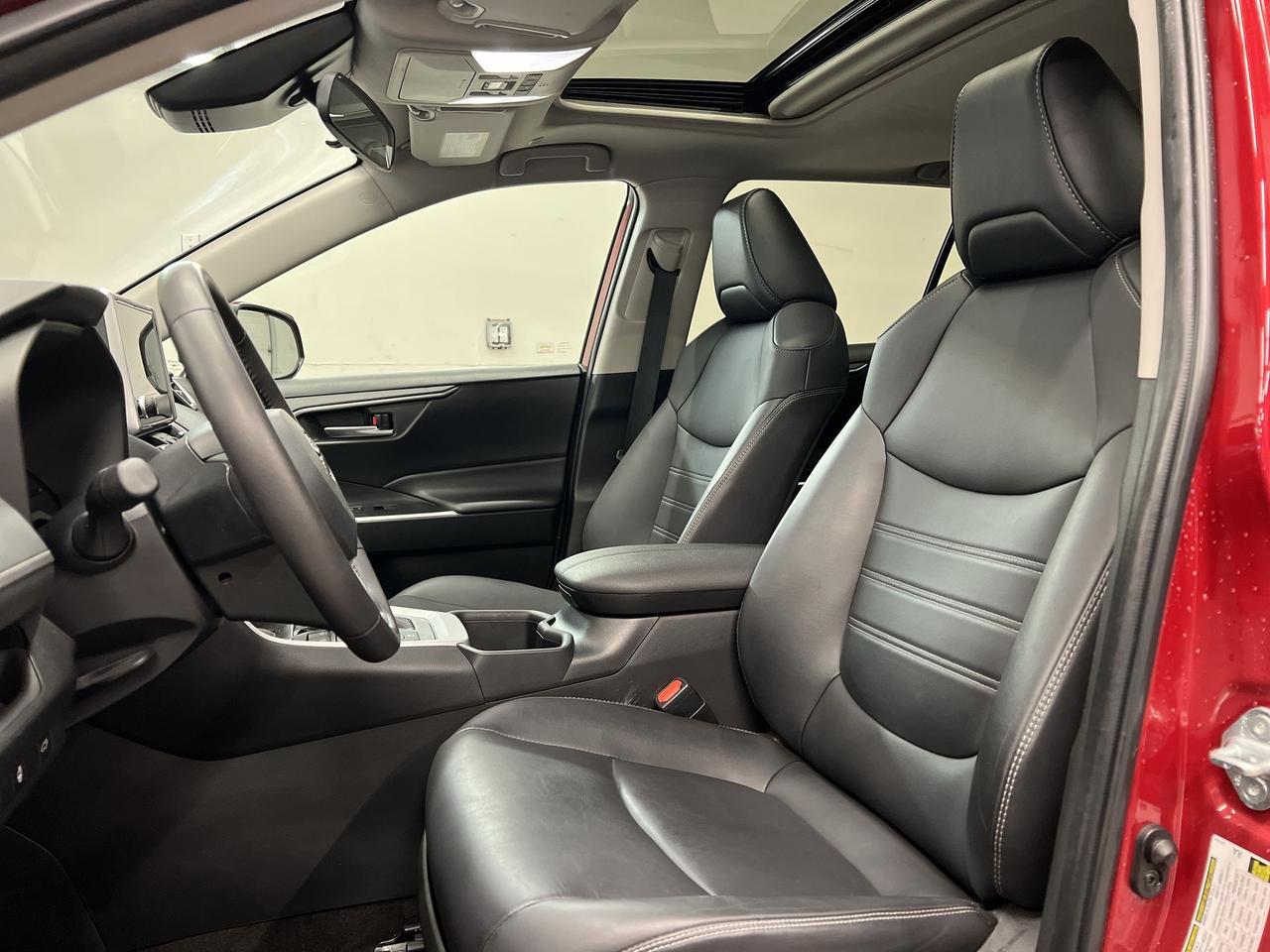 2023 Toyota RAV4 XLE PREMIUM AWD | HTD LEATHER | SUNROOF | CARPLAY Photo