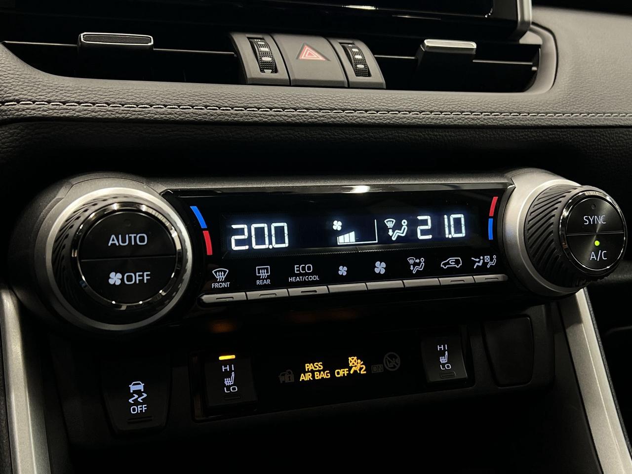 2023 Toyota RAV4 XLE PREMIUM AWD | HTD LEATHER | SUNROOF | CARPLAY Photo