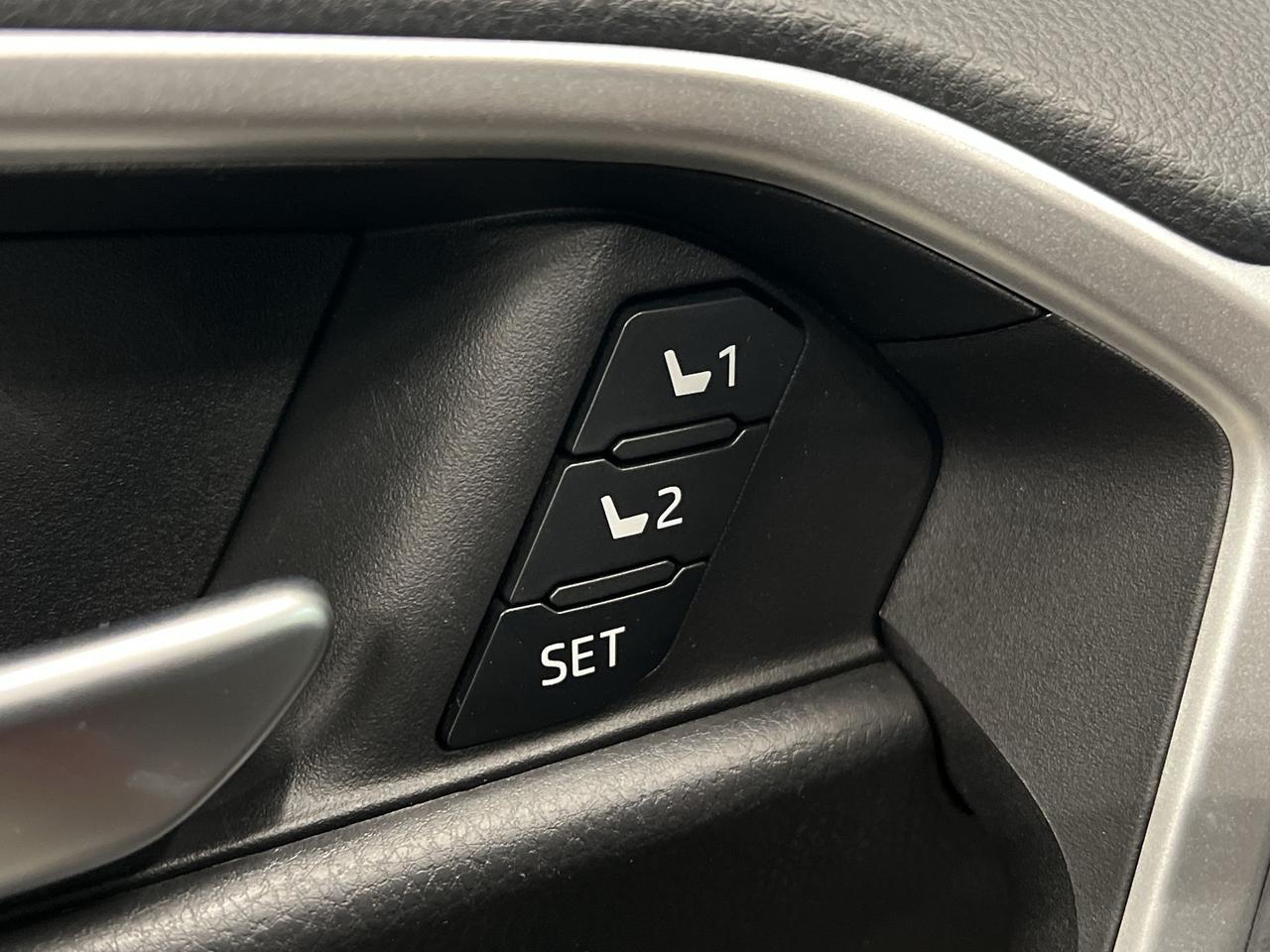 2023 Toyota RAV4 XLE PREMIUM AWD | HTD LEATHER | SUNROOF | CARPLAY Photo